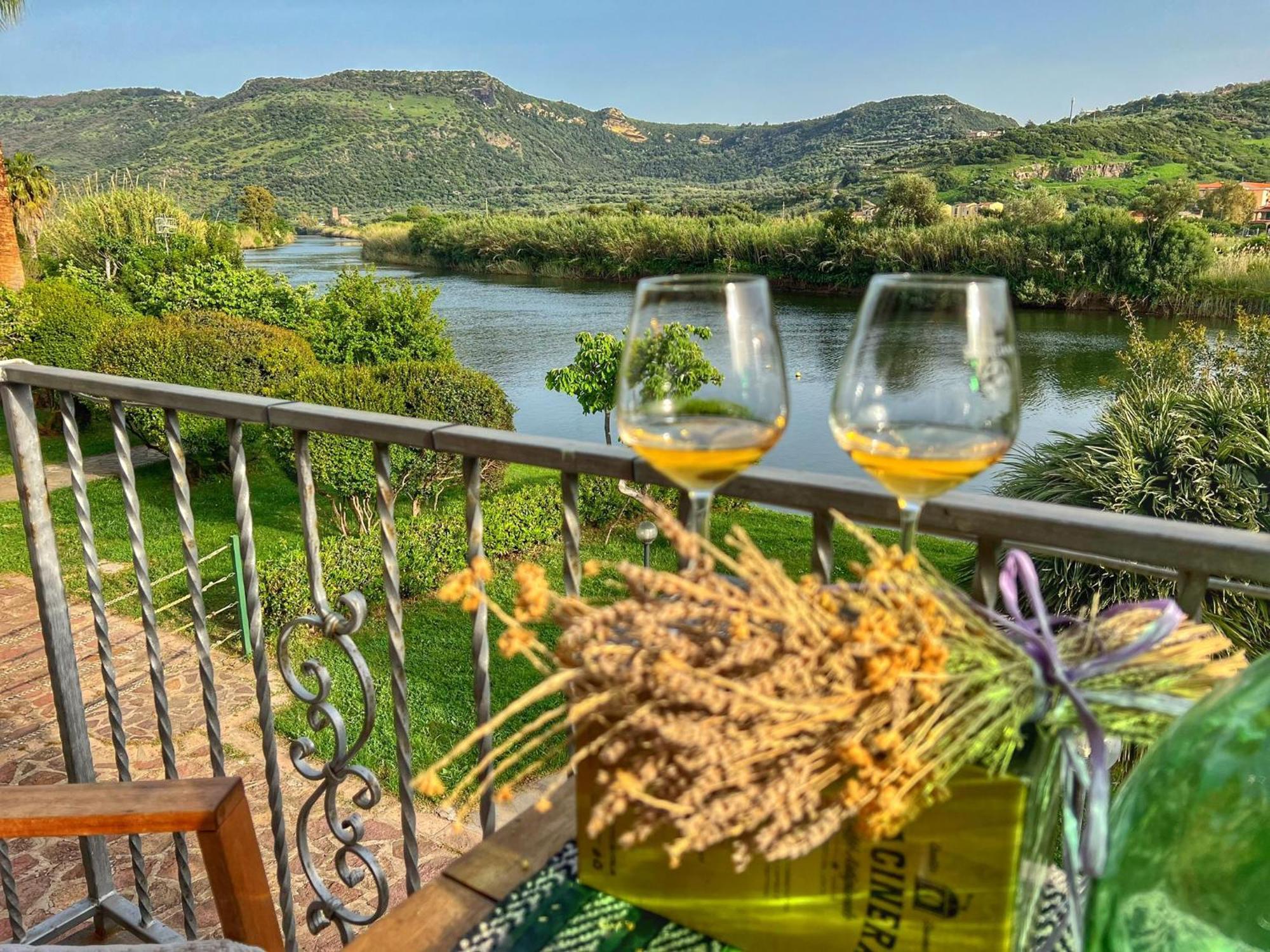 Temo River House Romantic Balcony And Peaceful Retreat In The Heart Of Bosa Exterior foto