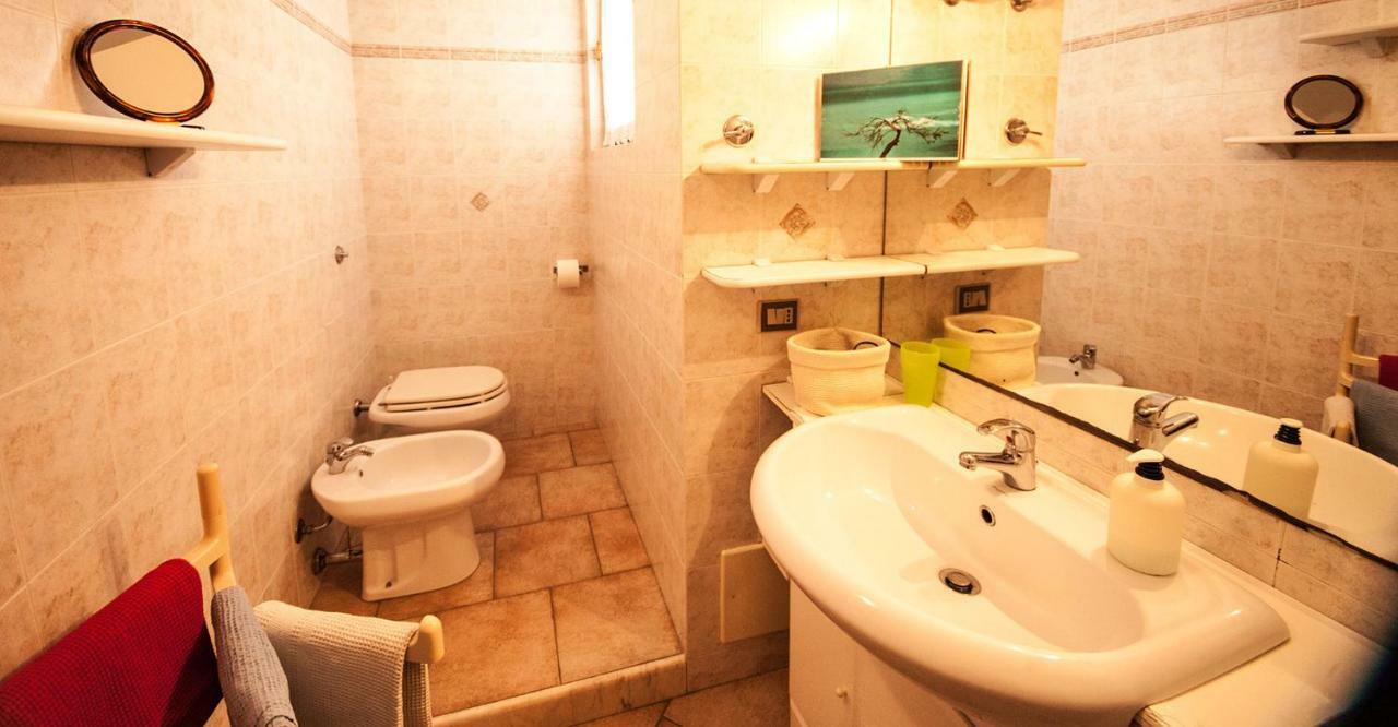Temo River House Romantic Balcony And Peaceful Retreat In The Heart Of Bosa Exterior foto