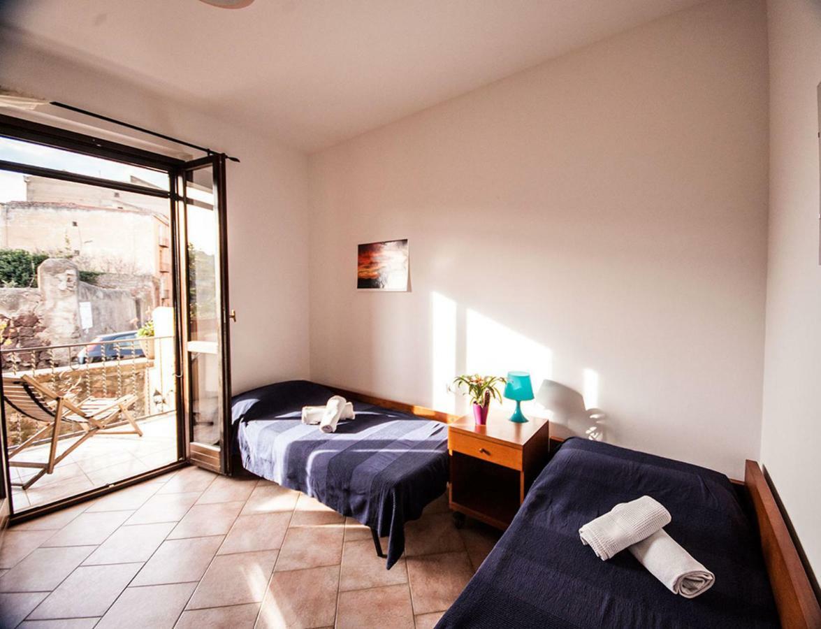 Temo River House Romantic Balcony And Peaceful Retreat In The Heart Of Bosa Exterior foto